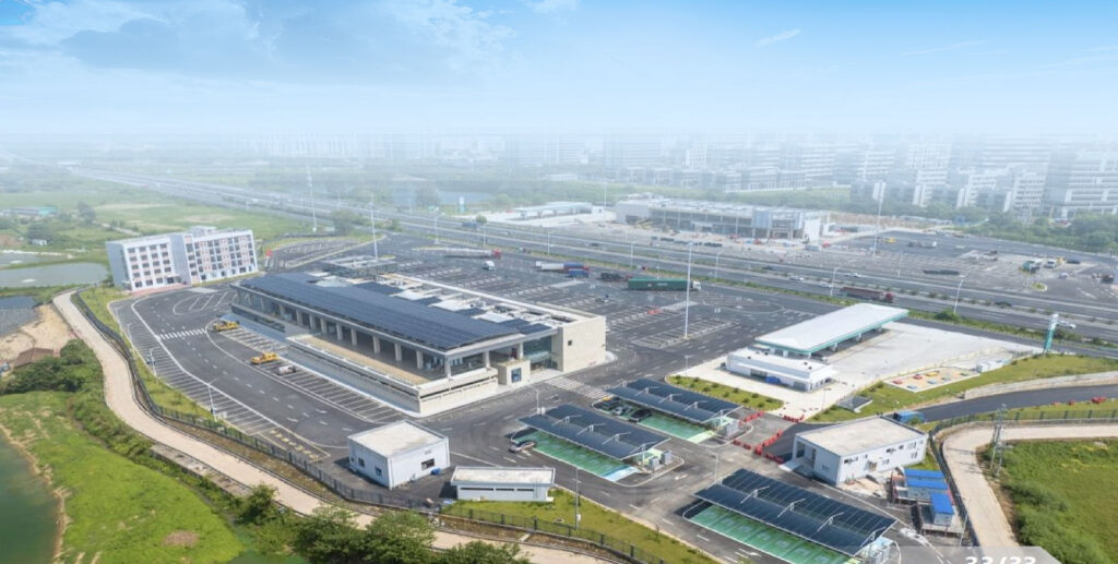 广东省交通集团许广高速横荷服务区超充站