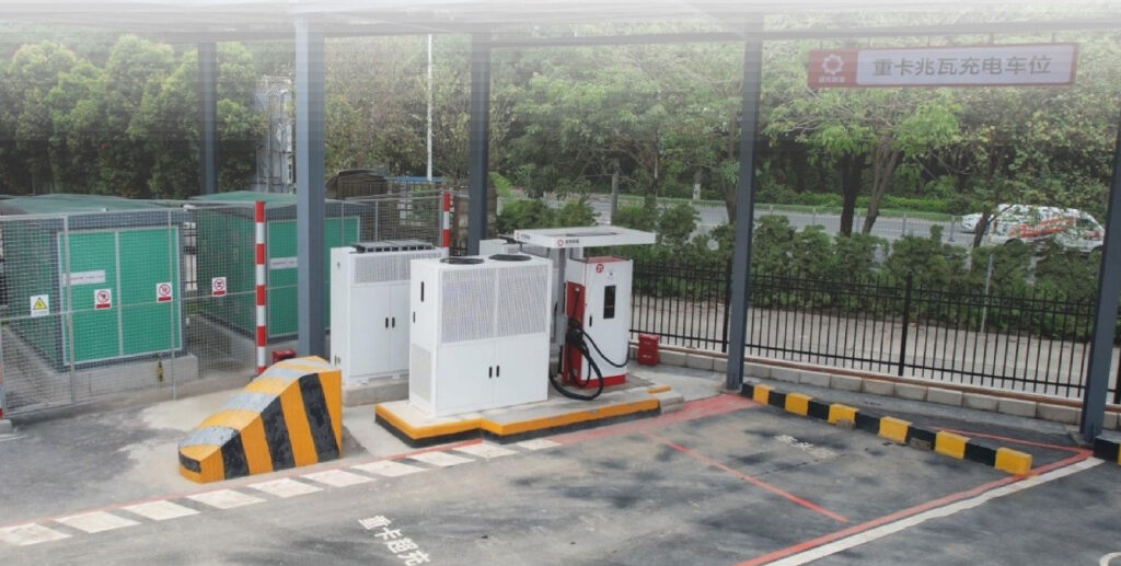 广东德高新能源混凝土专用重卡兆瓦超充站
